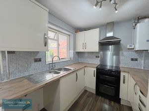Kitchen- click for photo gallery